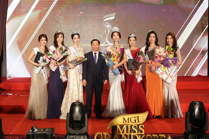 2018 본선대회 진선미 수상자와 서울대회 주관사 이원주 대표가 기념촬영을 하고있다.