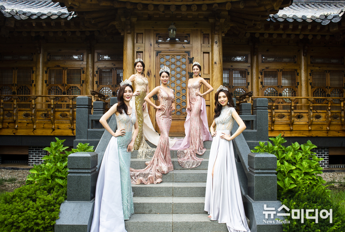 Miss Grand Korea 2019 TOP5 Photographing in an Anaz‘s dress