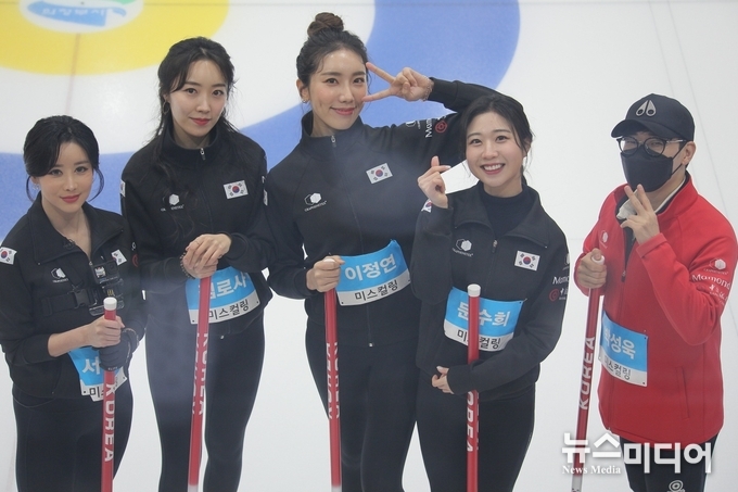 미인대회 출신으로 구성된 팀 미스컬링 = 서진영, 김로사, 이정연, 문수희, 가정연, 코치 박성욱