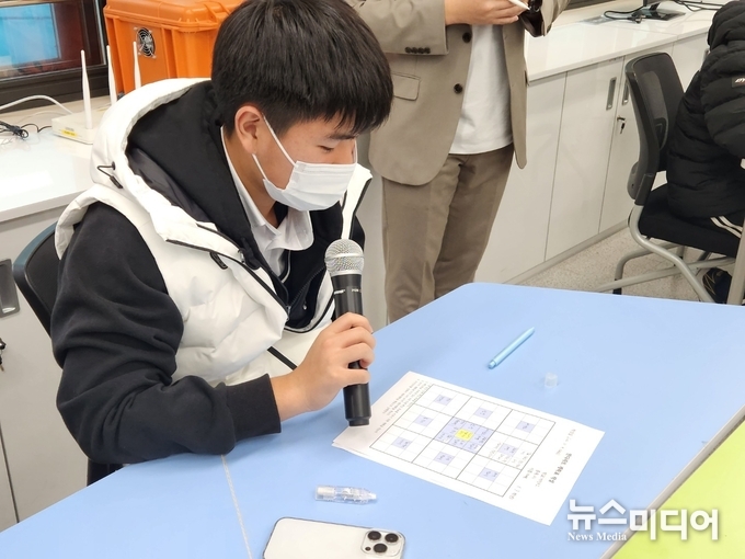 만다라트 정리후 발표하는 주장 박예훈 학생