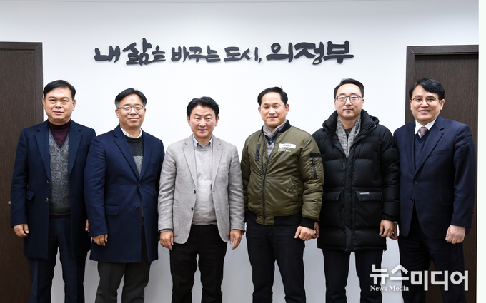 왼쪽부터 박종국-현대곤-김동근 시장-정명달-하인규-김동영