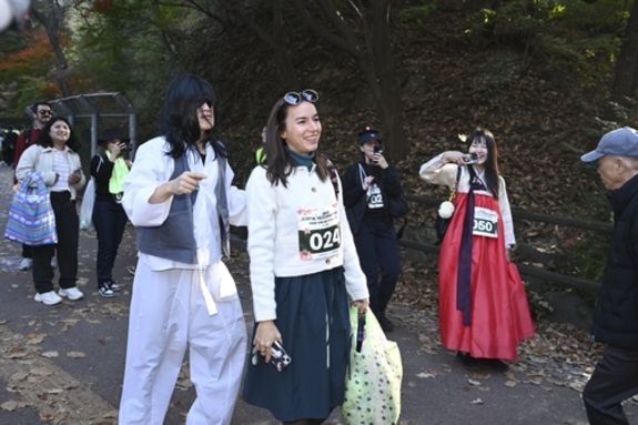 '서울 에코 하이킹 페스타', 퍼포먼스 하이킹으로 가을 남산에 조선의 정취 더하다