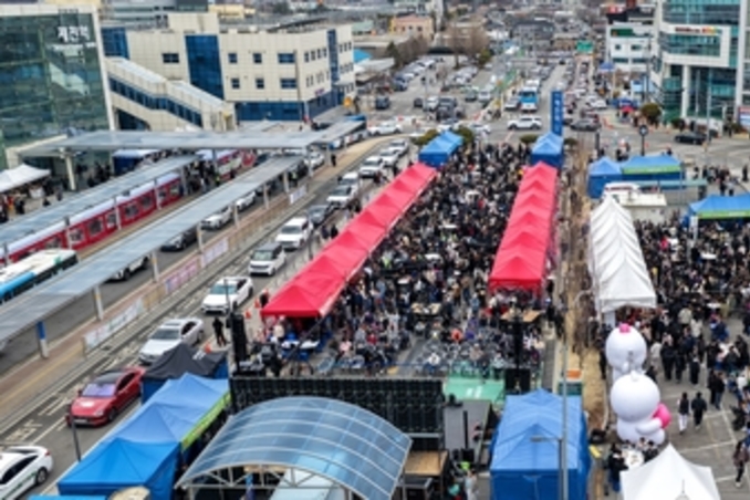 제2회 제천 빨간오뎅 축제 성황…방문객 1만 9천 명, 매출 3억 원