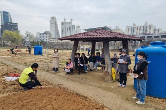 연수구, 도심 속 휴식 공간 '도시텃밭' 개장