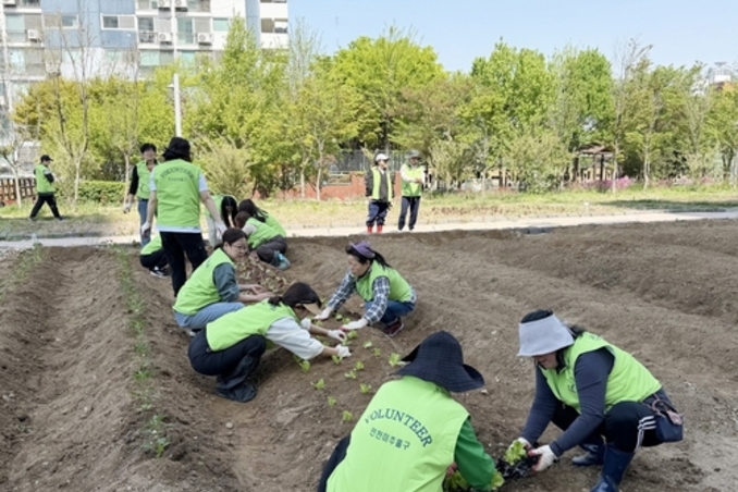 미추홀구종합자원봉사센터, '도시농부 체험' 본격 시작…나눔의 씨앗 뿌린다